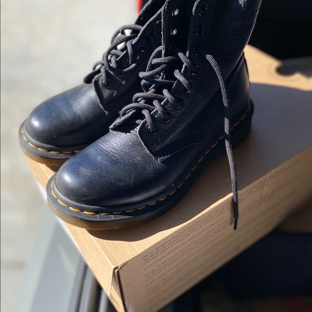 DR. MARTENS 1460 Pascal Virginia Leather Womens Boots